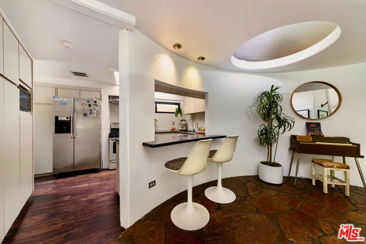 7495 Mulholland Drive, Los Angeles, California 90046