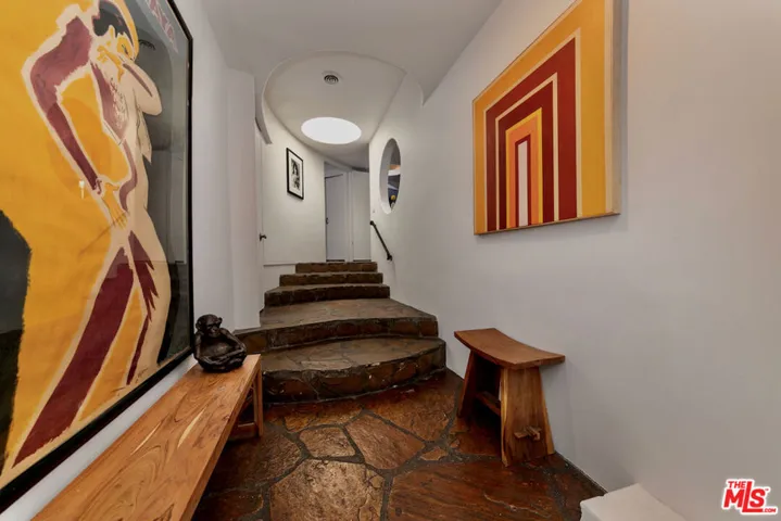 7495 Mulholland Drive, Los Angeles, California 90046