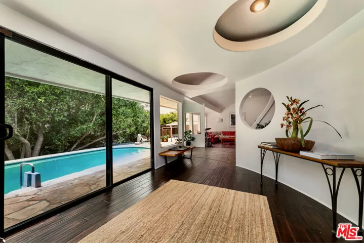 7495 Mulholland Drive, Los Angeles, California 90046