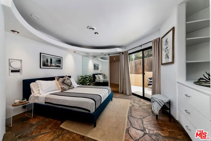 7495 Mulholland Drive, Los Angeles, California 90046
