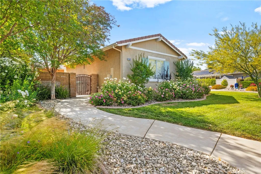42302 Oregon Trail, Murrieta, California 92562 home-pic-4