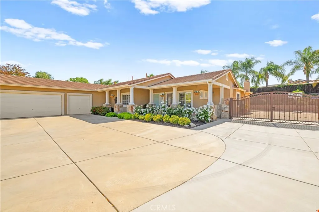 42302 Oregon Trail, Murrieta, California 92562 home-pic-2