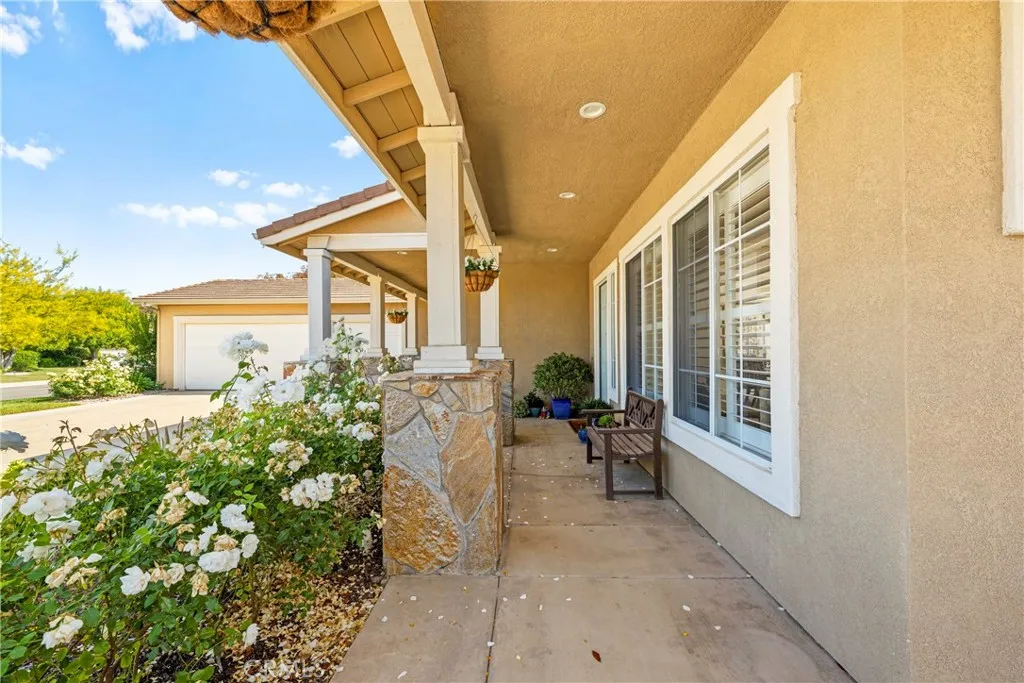 42302 Oregon Trail, Murrieta, California 92562 home-pic-8