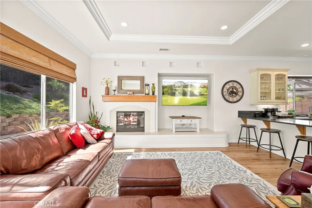 42302 Oregon Trail, Murrieta, California 92562 home-pic-24
