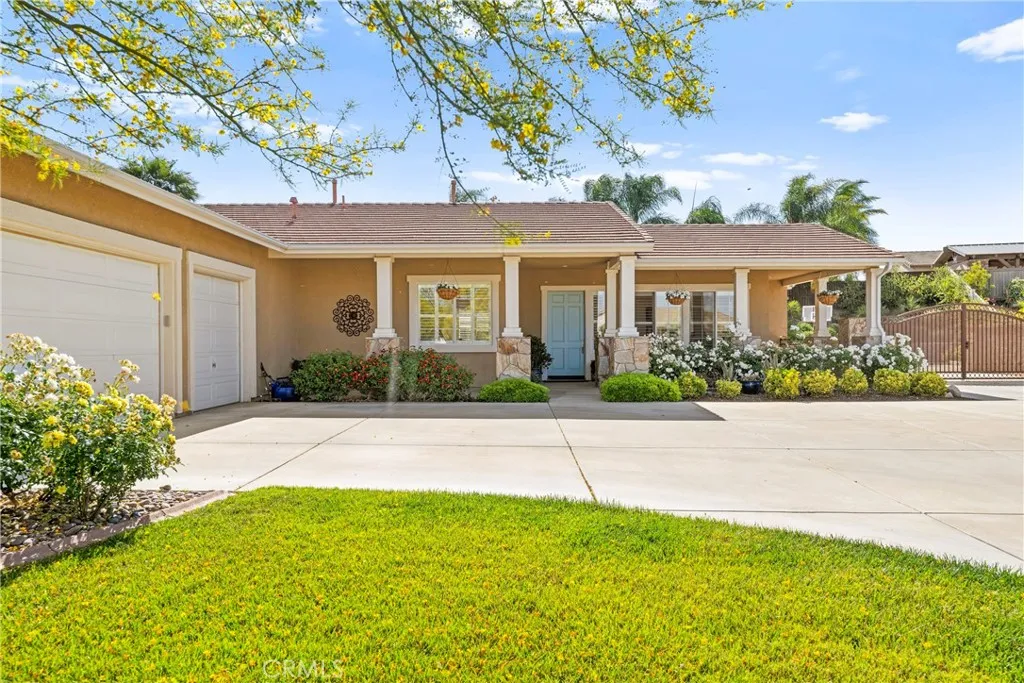 42302 Oregon Trail, Murrieta, California 92562 home-pic-3