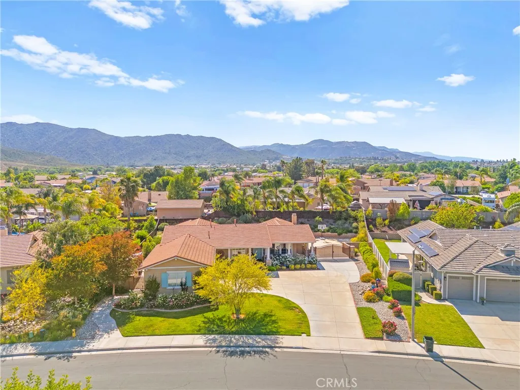 42302 Oregon Trail, Murrieta, California 92562 home-pic-1