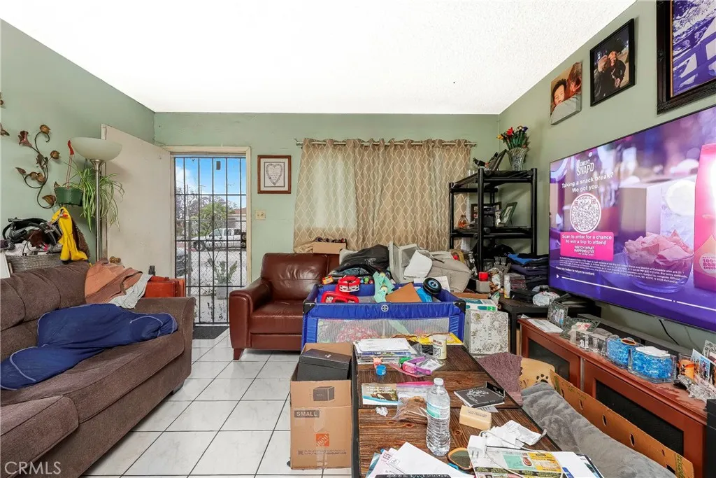 333 W D Street, Wilmington, California 90744 home-pic-30