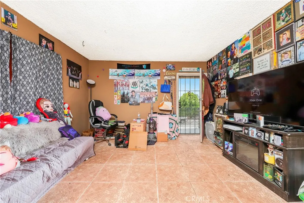 333 W D Street, Wilmington, California 90744 home-pic-36