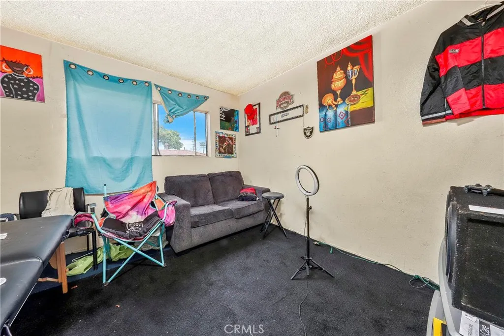 333 W D Street, Wilmington, California 90744 home-pic-48