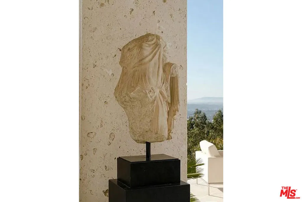 1500 Gilcrest Drive, Beverly Hills, California 90210 home-pic-4