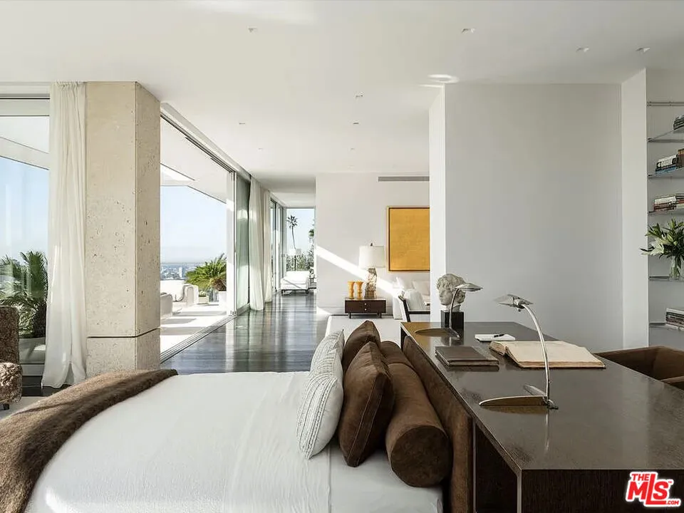 1500 Gilcrest Drive, Beverly Hills, California 90210 home-pic-10