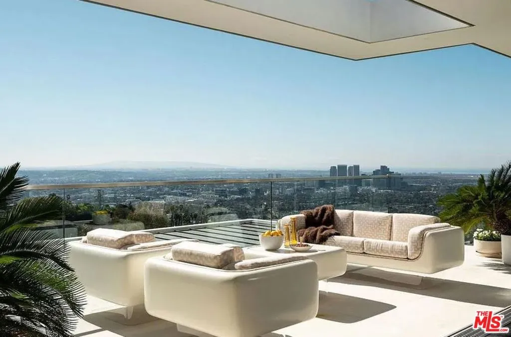 1500 Gilcrest Drive, Beverly Hills, California 90210 home-pic-11