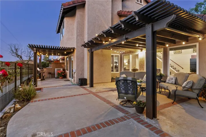 Low Maintenance Spacious Patio with Aluminum Patio Covers.