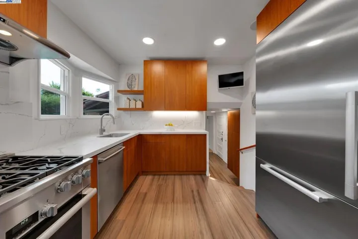 3016 Hyde St, Oakland, California 94601