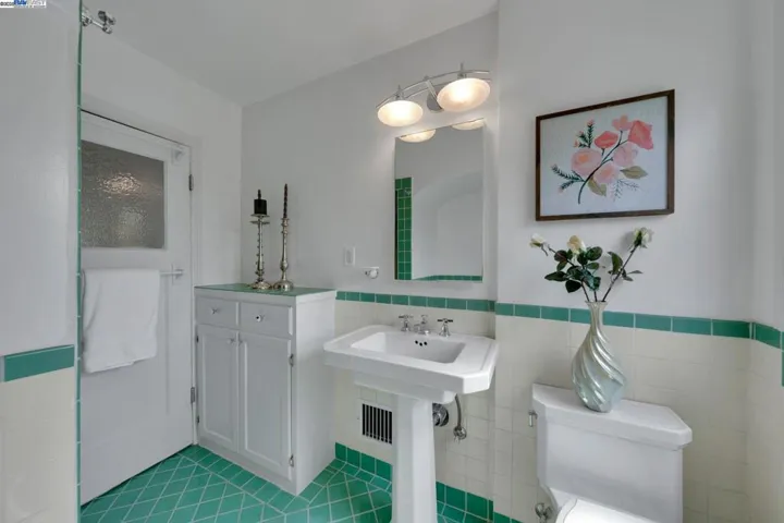 3016 Hyde St, Oakland, California 94601