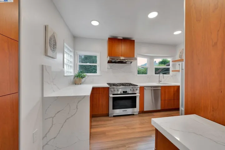 3016 Hyde St, Oakland, California 94601