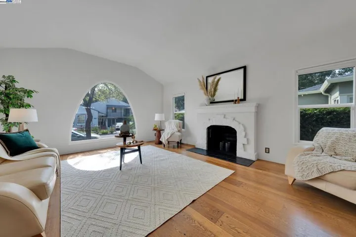 3016 Hyde St, Oakland, California 94601