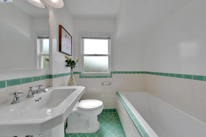 3016 Hyde St, Oakland, California 94601
