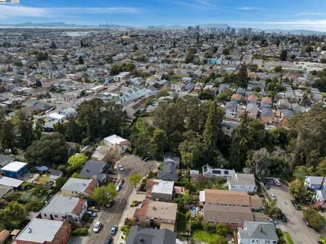 3016 Hyde St, Oakland, California 94601