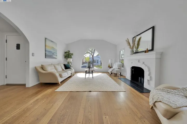 3016 Hyde St, Oakland, California 94601