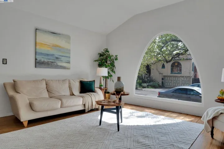3016 Hyde St, Oakland, California 94601