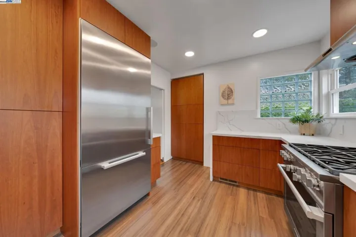 3016 Hyde St, Oakland, California 94601