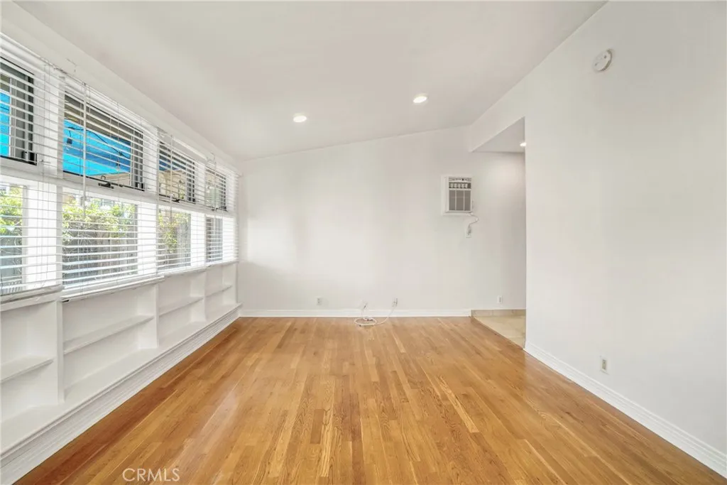 2404 Ocean Park Blvd, Santa Monica, California 90405 home-pic-11