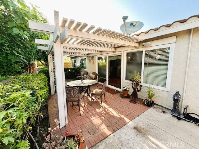 covered patio area off kitchen