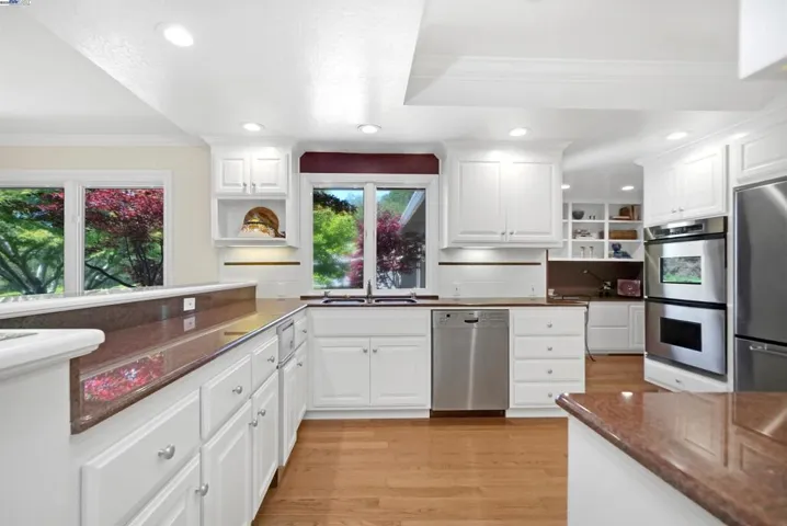 8700 Oak Tree Ln, Castro Valley, California 94552