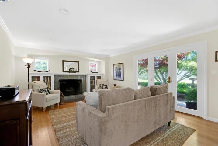 8700 Oak Tree Ln, Castro Valley, California 94552