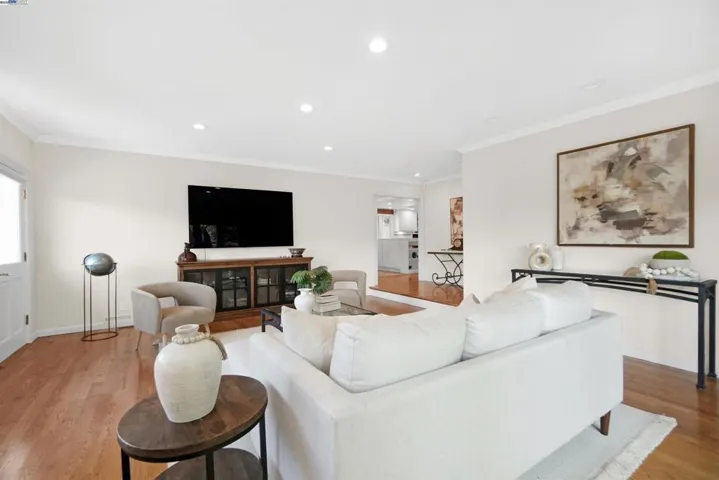 8700 Oak Tree Ln, Castro Valley, California 94552