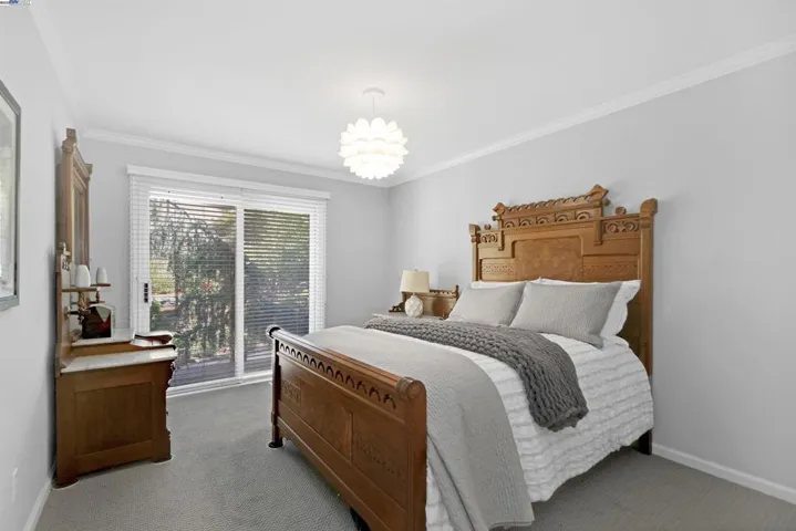 8700 Oak Tree Ln, Castro Valley, California 94552
