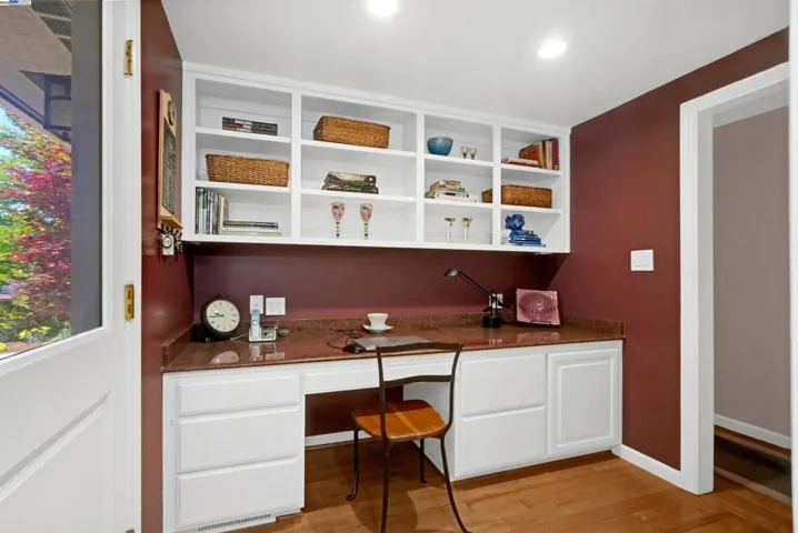8700 Oak Tree Ln, Castro Valley, California 94552