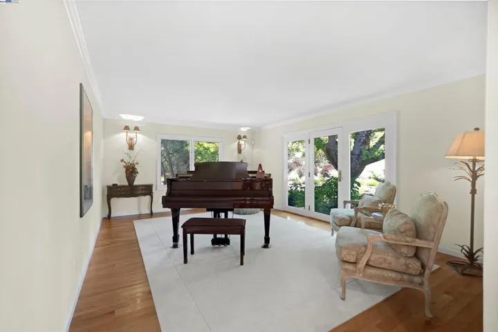 8700 Oak Tree Ln, Castro Valley, California 94552