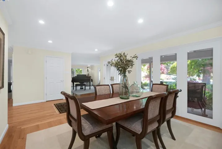 8700 Oak Tree Ln, Castro Valley, California 94552