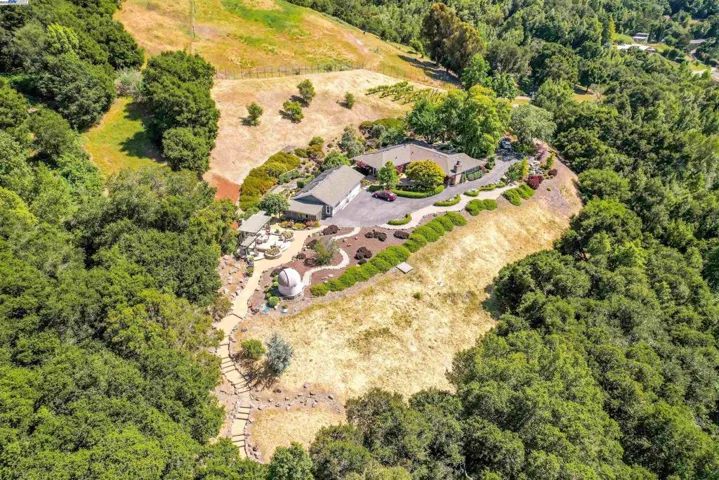 8700 Oak Tree Ln, Castro Valley, California 94552