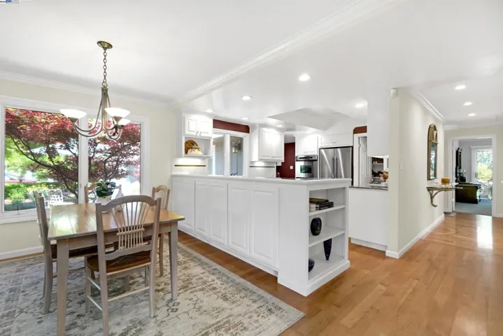 8700 Oak Tree Ln, Castro Valley, California 94552