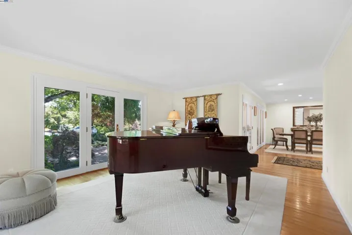 8700 Oak Tree Ln, Castro Valley, California 94552
