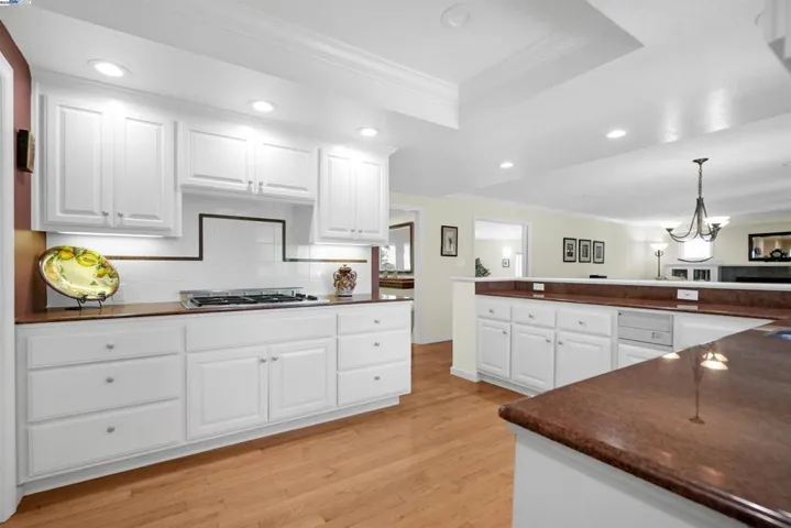 8700 Oak Tree Ln, Castro Valley, California 94552
