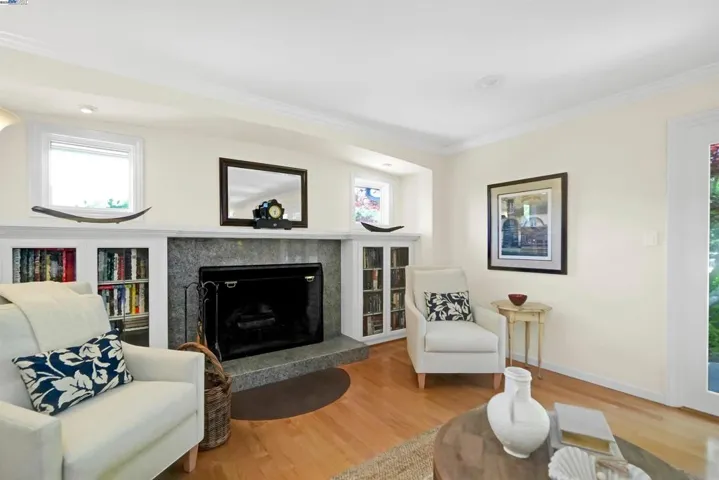 8700 Oak Tree Ln, Castro Valley, California 94552
