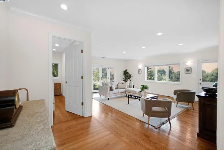 8700 Oak Tree Ln, Castro Valley, California 94552