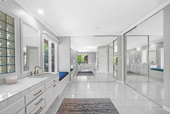 8700 Oak Tree Ln, Castro Valley, California 94552