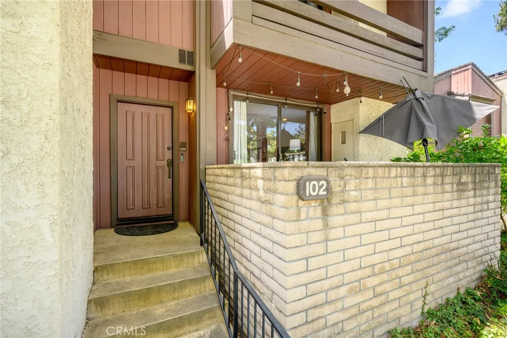 21930 Marylee Street 102, Woodland Hills, California 91367 home-pic-25