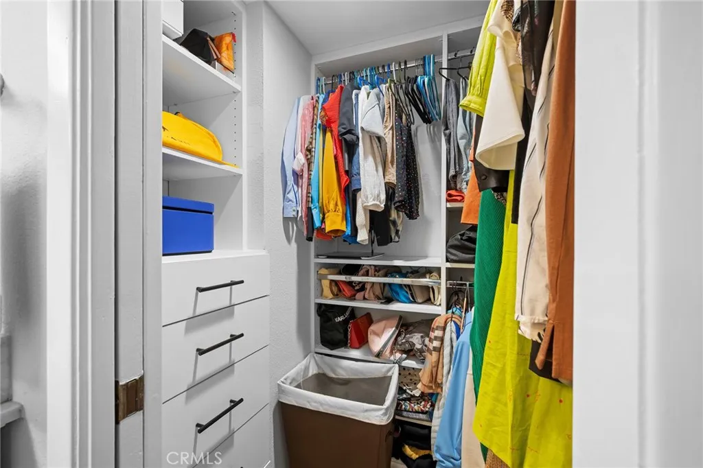 21930 Marylee Street 102, Woodland Hills, California 91367 home-pic-11