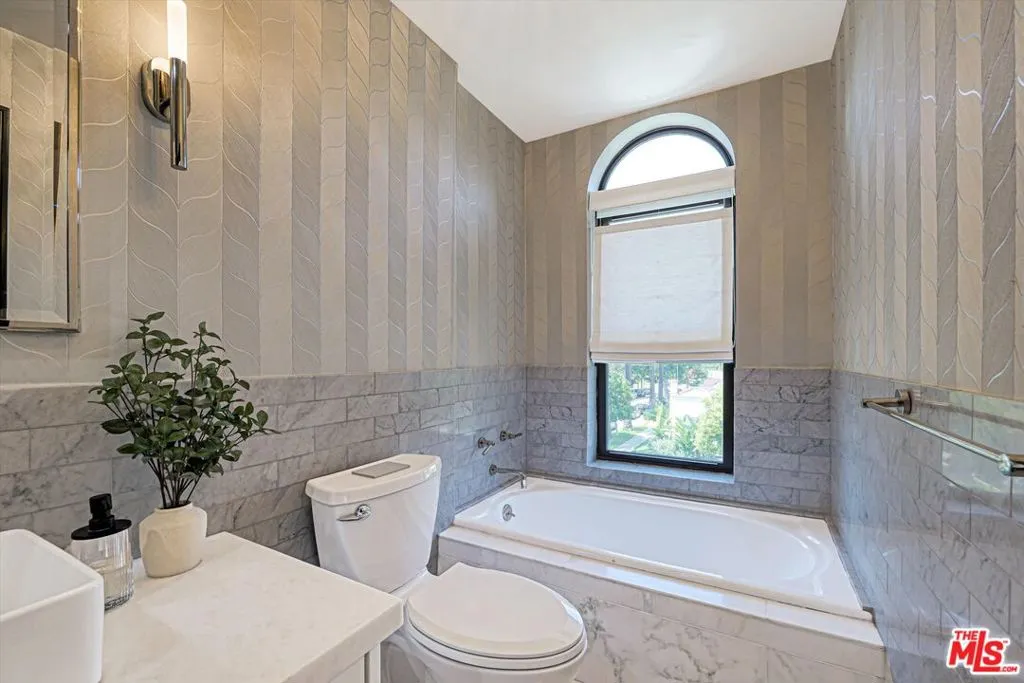 500 N Orlando Avenue 102, West Hollywood, California 90048 home-pic-11