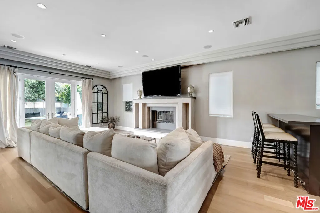 841 N Crescent Heights Boulevard, Los Angeles, California 90046 home-pic-5