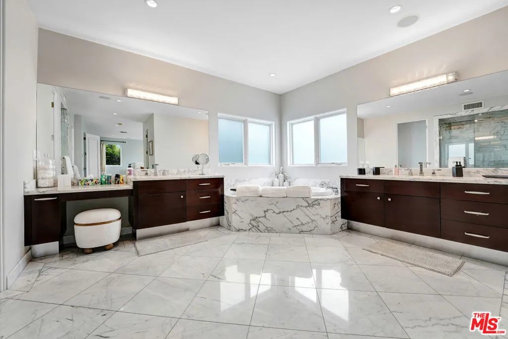 841 N Crescent Heights Boulevard, Los Angeles, California 90046 home-pic-15