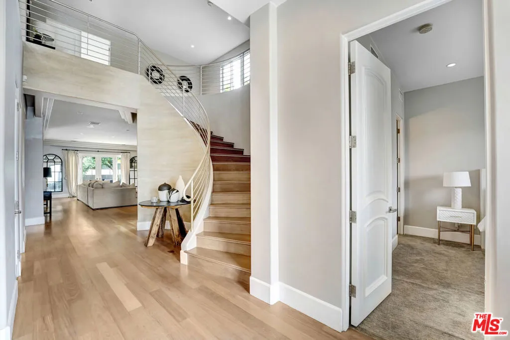 841 N Crescent Heights Boulevard, Los Angeles, California 90046 home-pic-11