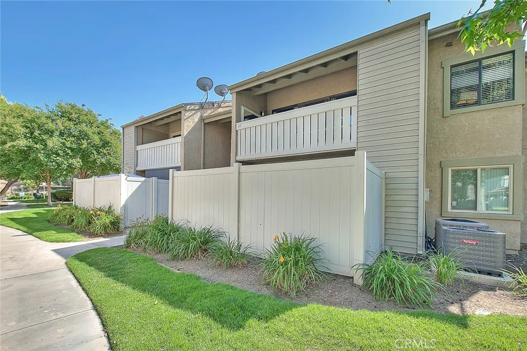 44 Carriage Way 108, Pomona, California 91766, 2 Bedrooms Bedrooms, ,1 BathroomBathrooms,Residential,For Sale,Carriage,IV25120586