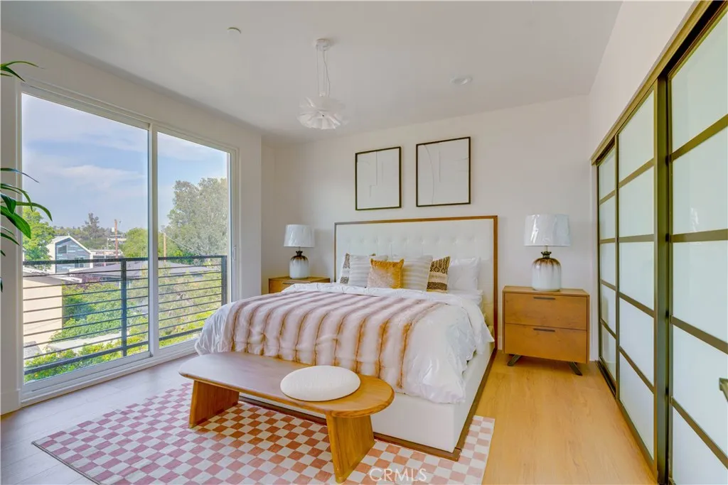 712 N Chestnut Avenue 2, Los Angeles, California 90042 home-pic-32